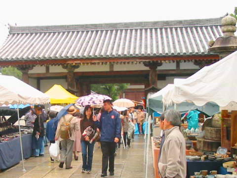 雨の北大門